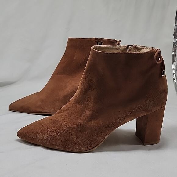 STUART WEITZMAN GARDINER POINTED-TOE SUEDE ANKLE BOOTS LADIES 10.5 NWOB - Picture 3 of 16